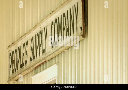 La compagnie d'approvisionnement de la population est photographiée, 30 avril 2023, à Silverhill, Alabama. Le magasin général historique a été construit en 1902. Banque D'Images