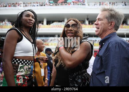 Miami, États-Unis. 07th mai 2023. (De gauche à droite) : venus Williams (USA) joueur de tennis et sœur Serena Williams (USA) joueur de tennis sur la grille. 07.05.2023. Formula 1 World Championship, Rd 5, Miami Grand Prix, Miami, Floride, USA, jour de la course. Le crédit photo doit être lu : images XPB/Press Association. Crédit : XPB Images Ltd/Alamy Live News Banque D'Images