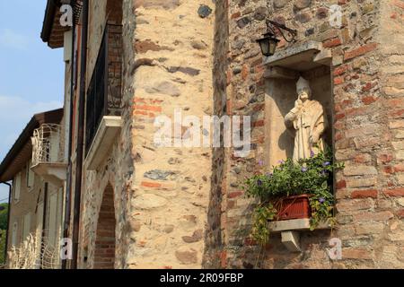 Statue de San Giovanni Nepomuceno, Borghetto sul Mincio, Italie Banque D'Images