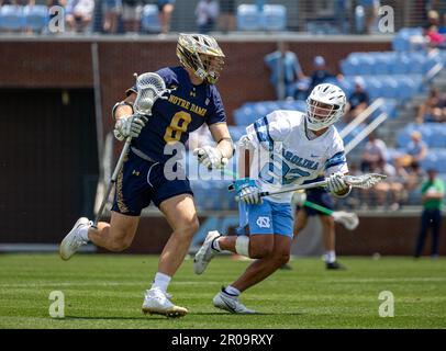 Cary, Caroline du Nord, États-Unis. 6th mai 2023. Milieu de notre Dame #8 ERIC DOBSON et milieu de défense de Chapel Hill TY ENGLISH., Chapel Hill (#14) vs notre Dame (#3), 5/6/23, Dorrance Field, Chapel Hill NC. (Credit image: © Paul Morea/ZUMA Press Wire) USAGE ÉDITORIAL SEULEMENT! Non destiné À un usage commercial ! Banque D'Images