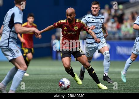 Seattle, WA, États-Unis. 22nd avril 2023. Les Seattle Sounders font passer Héber (19) à travers le trafic pendant le match de football MLS entre Sporting KC et le Seattle Sounders FC au Lumen Field de Seattle, WA. Le KC sportif a battu Seattle 2-1. Steve Faber/CSM(Credit image: © Steve Faber/Cal Sport Media). Crédit : csm/Alay Live News Banque D'Images