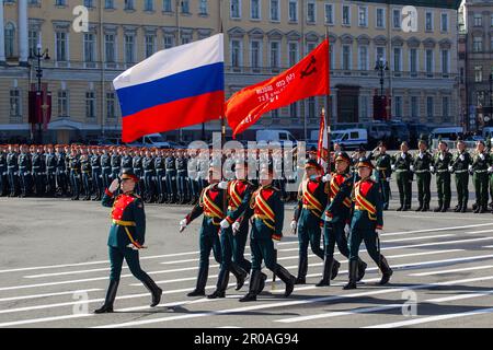 St. Petersbourg, Russie. 07th mai 2023. Des militaires russes vus pendant la répétition de la parade du jour de la victoire sur la place du Palais. La Russie célébrera le 78th anniversaire de la victoire complète et finale de la Grande guerre patriotique contre l'Allemagne nazie. Le jour de la victoire sera célébré dans de nombreuses villes du pays sur 9 mai, les principales seront Saint Pétersbourg et Moscou. (Photo par Artem Priakhin/SOPA Images/Sipa USA) crédit: SIPA USA/Alay Live News Banque D'Images