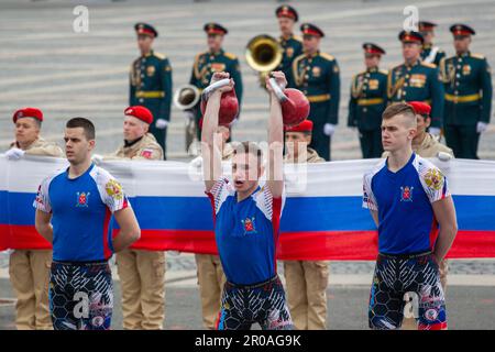 St. Petersbourg, Russie. 07th mai 2023. Les cadets de l'armée russe se produit lors de la répétition de la parade du jour de la victoire sur la place du Palais. La Russie célébrera le 78th anniversaire de la victoire complète et finale de la Grande guerre patriotique contre l'Allemagne nazie. Le jour de la victoire sera célébré dans de nombreuses villes du pays sur 9 mai, les principales seront Saint Pétersbourg et Moscou. (Photo par Artem Priakhin/SOPA Images/Sipa USA) crédit: SIPA USA/Alay Live News Banque D'Images