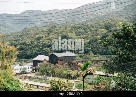 Vue panoramique sur le village de chats de Houtong et la montagne de forêt verte à New Taipei City, Taïwan Banque D'Images