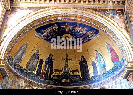 Dôme au-dessus de la Cathedra dans l'église Saint-Jean-Latran à Rome, Italie Banque D'Images