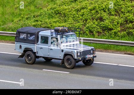 2012 ARGENT LAND ROVER DEFENDER 130 TD DCC Banque D'Images