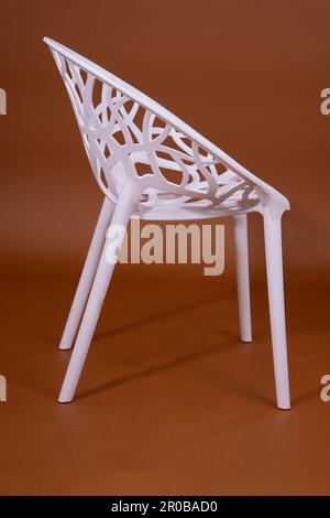 Photos de magnifiques modèles de chaises en plastique prises du Studio Banque D'Images