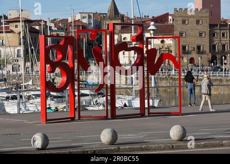 Las letronas est une sculpture urbaine de la ville asturienne de Gijón, dans le nord de l'Espagne. Banque D'Images