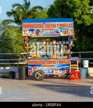 Marquesitas Mobile snack bars, Bacalar, Quintana Roo, péninsule du Yucatan, Mexique Banque D'Images