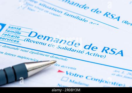 Formulaire de demande de RSA (revenu de solidarité actif), une allocation offrant aux personnes sans ressources en France un revenu minimum Banque D'Images