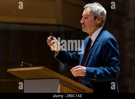 Le radiodiffuseur et auteur Gavin Esler donne la conférence commémorative John P Mackintosh, Eglise St Mary, Haddington, East Lothian, Écosse, ROYAUME-UNI Banque D'Images