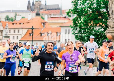 Prague, Tchéquie - 7th mai 2023 - semi-marathon des coureurs de Prague dans les rues de la ville. Banque D'Images