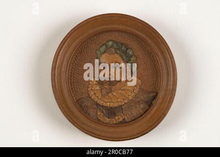 Jeu - Backgammon Draft - 1 de set, dans les cas originaux, 1600-1700. Collection Pinto - acheté de Edward H Pinto, 1965.. Cette pièce de jeux de backgammon est l'une des 28 pièces de jeux qui ont été faites dans la ville d'Eger dans le sud de l'Allemagne au 17th siècle. Le disque est tourné à partir de sycomore. Le portrait sur le visage a été construit à partir de morceaux de bois qui ont été collés ensemble et ensuite sculptés pour faire un marquetry de relief connu sous le nom d'Eger travail. Banque D'Images