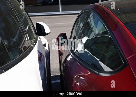 Concession et service de voiture Tesla, Örebro, Suède Banque D'Images