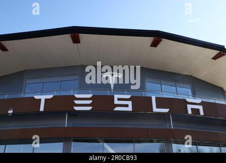 Concession et service de voiture Tesla, Örebro, Suède Banque D'Images