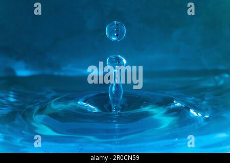 goutte d'eau. Éclaboussures d'eau. Gros plan sur Waters Drop Banque D'Images