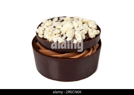 Chocolat praliné. Chocolat aux truffes ou garniture praline isolée sur fond blanc. Gros plan Banque D'Images