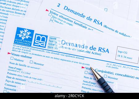 Formulaire de demande de RSA (revenu de solidarité actif), une allocation offrant aux personnes sans ressources en France un revenu minimum Banque D'Images