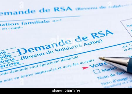 Formulaire de demande de RSA (revenu de solidarité actif), une allocation offrant aux personnes sans ressources en France un revenu minimum Banque D'Images