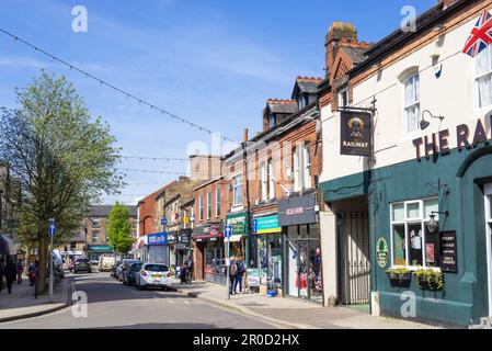 Magasins et entreprises de Belper Derbyshire sur King Street, Belper, Derbyshire, Angleterre, Royaume-Uni, GB, Europe Banque D'Images