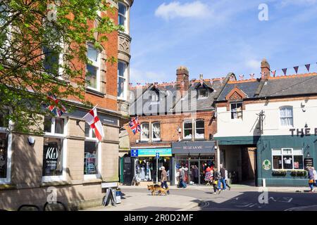 Magasins et entreprises de Belper Derbyshire sur King Street, Belper, Derbyshire, Angleterre, Royaume-Uni, GB, Europe Banque D'Images