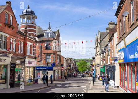 Magasins et entreprises de Belper Derbyshire sur King Street, Belper, Derbyshire, Angleterre, Royaume-Uni, GB, Europe Banque D'Images