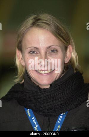 Erfurt, Allemagne. 01st novembre 2002. ARCHIVE PHOTO: Sabine VOELKER tourne à 50 ans sur 11 mai 2023, 01SN Voelker 0111SP.jpg Sabine VOELKER, Allemagne, patinage de vitesse, Portrait, civil, HF ?Sven Simon#Huyssenallee 40-42#45128 Essen#tél 0201/234556 fax. 0201/234539 compte 1428150 C ommerzbank E ssen BLZ 36040039 www.SvenSimon.net. Credit: dpa/Alay Live News Banque D'Images