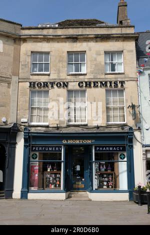 Autour de Cirencester une petite ville dans les Cotswolds UK Norton le chimiste Banque D'Images