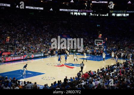 Philadelphie, Philadelphie, PA, États-Unis. 7th mai 2023. PHILADELPHIE, PA - MAI 7 : vue générale du quatrième jeu de la demi-finale de la Conférence de l'est des séries éliminatoires de la NBA 2023 entre les Boston Celtics et le Philadelphia 76ers on 7 mai 2023 au Wells Fargo Center de Philadelphie, PA. (Credit image: © Stephen Nadler/PX Imagens via ZUMA Press Wire) USAGE ÉDITORIAL SEULEMENT! Non destiné À un usage commercial ! Crédit : ZUMA Press, Inc./Alay Live News Banque D'Images