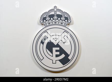 Vue générale du badge Real Madrid avant une session de formation au Centre de formation Ciudad Real Madrid, Madrid. Date de la photo: Lundi 8 mai 2023. Banque D'Images