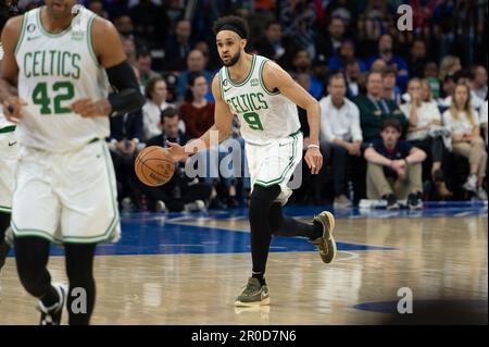 Philadelphie, Philadelphie, PA, États-Unis. 7th mai 2023. PHILADELPHIE, PA - MAI 7: Derrick White #9 des Boston Celtics conduit au panier pendant la série 2 jeu 4 de la Conférence de l'est demi-finales 2023 de la NBA playoffs contre la Philadelphie 76ers sur 7 mai 2023 au Wells Fargo Center à Philadelphie, PA. (Credit image: © Stephen Nadler/PX Imagens via ZUMA Press Wire) USAGE ÉDITORIAL SEULEMENT! Non destiné À un usage commercial ! Crédit : ZUMA Press, Inc./Alay Live News Banque D'Images