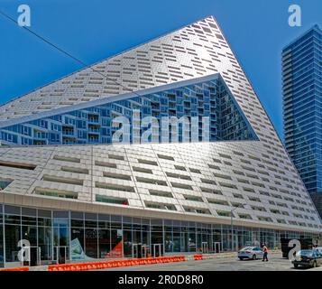 LA VIA 57 West Apartments représente un nouveau type de bâtiment – Courtscraper – selon l'architecte Bjarke Ingels Group. Banque D'Images