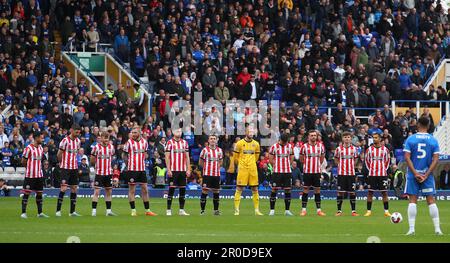 Birmingham, Royaume-Uni. 8th mai 2023. Les deux équipes s'alignent pour l'hymne national en l'honneur du Rois couronnement lors du match du championnat Sky Bet à St Andrews, Birmingham. Crédit photo à lire: Simon Bellis/Sportimage crédit: Sportimage Ltd/Alay Live News Banque D'Images