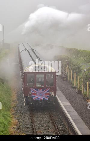 ROYAUME-UNI. 19th avril 2018. Celebrate King Charles Coronation, Cornwall, train à vapeur, train à vapeur Helston Cornwall royaume-uni Angleterre la ligne de train la plus méridionale du royaume-uni Helston train à vapeur entrant dans la gare la plus méridionale Truthall, le passager train à vapeur voyage la ligne pour la première fois en plus de 55 ans crédit : kathleen White/Alamy Live News Banque D'Images