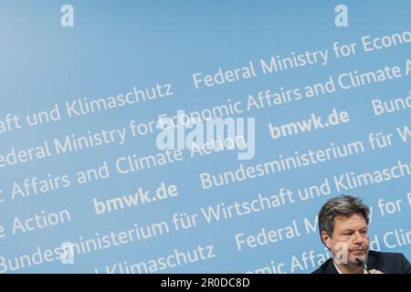 Berlin, Allemagne. 08th mai 2023. Robert Habeck (Alliance 90/les Verts), ministre fédéral des Affaires économiques et de la protection du climat et vice-chancelier, a pris part à la conférence de presse pour la présentation du rapport économique de l'OCDE au ministre fédéral des Affaires économiques à Berlin, 8 mai 2023. Credit: dpa/Alay Live News Banque D'Images