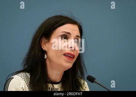 RIGA, Lettonie. 8th mai 2023. Dominique Hasler (sur photo), Ministre des Affaires étrangères, de l'éducation et des Sports du Liechtenstein, et Edgars Rinkevics, Ministre des Affaires étrangères de la Lettonie, lors d'une conférence de presse. Credit: Gints Ivuskans/Alamy Live News Banque D'Images