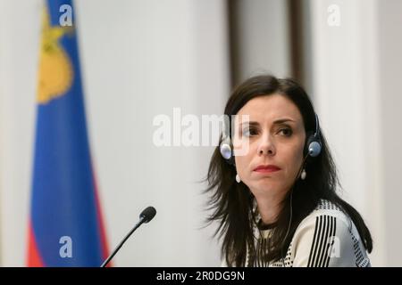 RIGA, Lettonie. 8th mai 2023. Dominique Hasler (sur photo), Ministre des Affaires étrangères, de l'éducation et des Sports du Liechtenstein, et Edgars Rinkevics, Ministre des Affaires étrangères de la Lettonie, lors d'une conférence de presse. Credit: Gints Ivuskans/Alamy Live News Banque D'Images