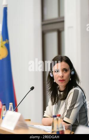 RIGA, Lettonie. 8th mai 2023. Dominique Hasler (sur photo), Ministre des Affaires étrangères, de l'éducation et des Sports du Liechtenstein, et Edgars Rinkevics, Ministre des Affaires étrangères de la Lettonie, lors d'une conférence de presse. Credit: Gints Ivuskans/Alamy Live News Banque D'Images