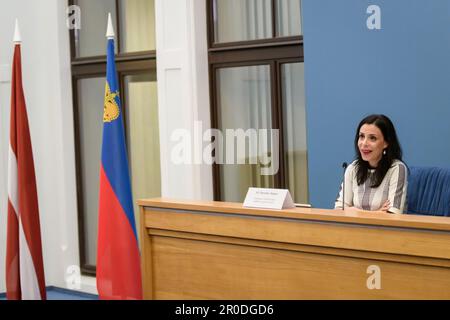 RIGA, Lettonie. 8th mai 2023. Dominique Hasler (sur photo), Ministre des Affaires étrangères, de l'éducation et des Sports du Liechtenstein, et Edgars Rinkevics, Ministre des Affaires étrangères de la Lettonie, lors d'une conférence de presse. Credit: Gints Ivuskans/Alamy Live News Banque D'Images