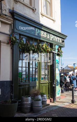 Pub anglais traditionnel côté mer à Hastings, Royaume-Uni Banque D'Images