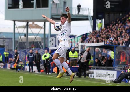 Birkenhead, Royaume-Uni. 08th mai 2023. Josh Hawkes de Tranmere Rovers contrôle la balle. EFL Skybet deuxième match de football, Tranmere Rovers / Northampton Town à Prenton Park, Birkenhead, Wirral, le lundi 8th mai 2023. Cette image ne peut être utilisée qu'à des fins éditoriales. Utilisation éditoriale uniquement, licence requise pour une utilisation commerciale. Aucune utilisation dans les Paris, les jeux ou les publications d'un seul club/ligue/joueur.pic par Chris Stading/Andrew Orchard sports Photography/Alamy Live News crédit: Andrew Orchard sports Photography/Alamy Live News Banque D'Images