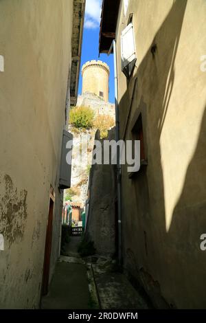 Village et Château de Foix, Ariège, Occitane, France. Banque D'Images