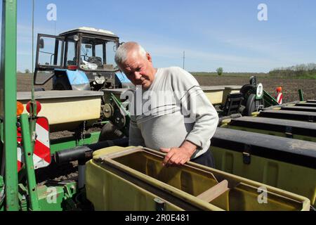 Dnipro, Ukraine. 14th mars 2023. RÉGION DE DNIPRO, UKRAINE - 07 MAI 2023 - On voit des travailleurs dans les locaux de l'entreprise agricole Agro-Oven, dans le district de Novomoskovsk, région de Dnipro, dans l'est de l'Ukraine. Credit: UKRINFORM/Alamy Live News Banque D'Images