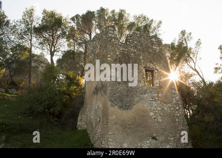 Un château en ruines, Eygalières, Provence, France Banque D'Images
