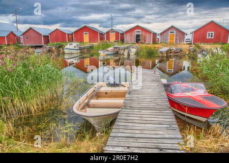 Maisons de pêche sur la mer de l'Archipel, site classé au patrimoine mondial de l'UNESCO, côte ouest de la Finlande Banque D'Images