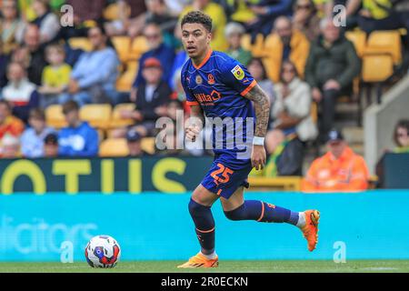 Norwich, Royaume-Uni. 08th mai 2023. Morgan Rogers #25 de Blackpool avec le ballon pendant le match de championnat de Sky Bet Norwich City vs Blackpool à Carrow Road, Norwich, Royaume-Uni, 8th mai 2023 (photo par Alfie Cosgrove/News Images) à Norwich, Royaume-Uni le 5/8/2023. (Photo par Alfie Cosgrove/News Images/Sipa USA) crédit: SIPA USA/Alay Live News Banque D'Images