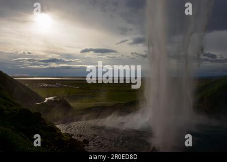 Chutes de Seljalandsfoss, rivière Seljalandsa, Islande Banque D'Images