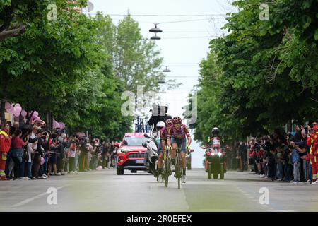 Termoli, Italie. 08th mai 2023. Veljko Stojni? De la Serbie et de l'équipe Corratec - Selle Italia en rupture pendant le 106th Giro d'Italia 2023 - étape 3 de Vasto à Melfi. Crédit : SOPA Images Limited/Alamy Live News Banque D'Images