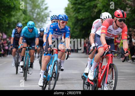 Termoli, Italie. 08th mai 2023. Paul Lapeira de France et Team AG2R Citroën portant le maillot de montagne bleu pendant le Giro d'Italia 2023 106th - Stage 3 de Vasto à Melfi. Crédit : SOPA Images Limited/Alamy Live News Banque D'Images