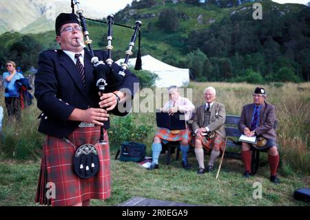 Joueur de cornemuse aux Glenfinnan Highland Games, Invernessshire, Écosse, Grande-Bretagne, Europe Banque D'Images